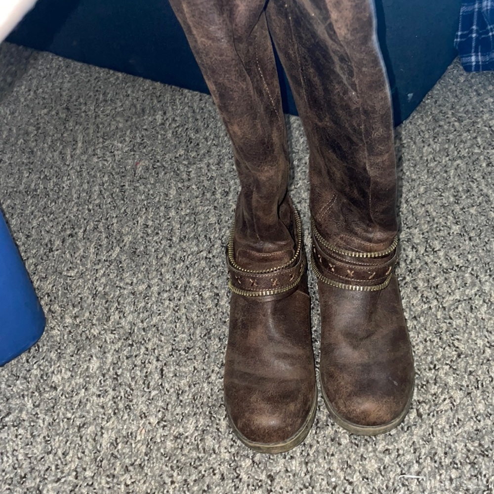 Super nice brown boots